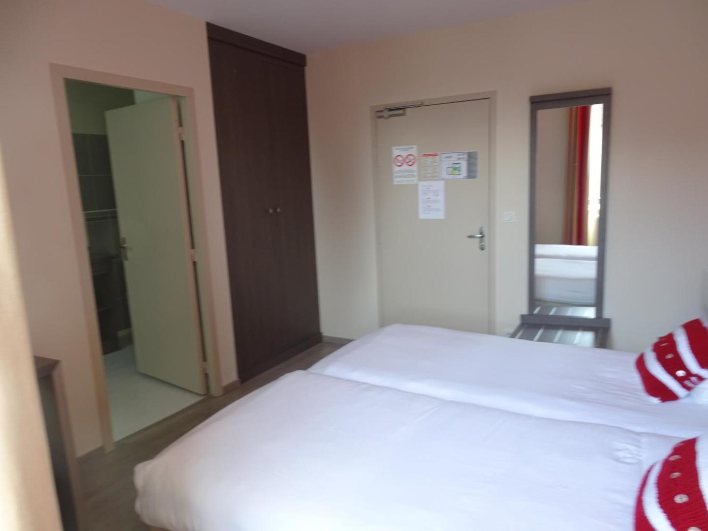 Hotel De La Poste Tardets-Sorholus 外观 照片